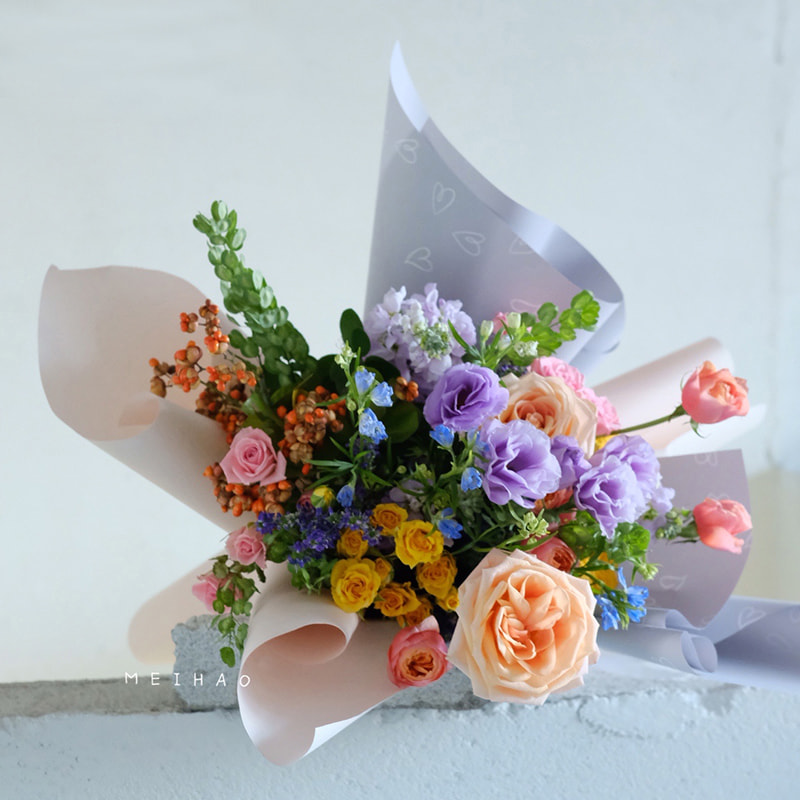 MYHC-28 Hjärtformad linjeteckning Monokrom kohudsblommor omslagspapper