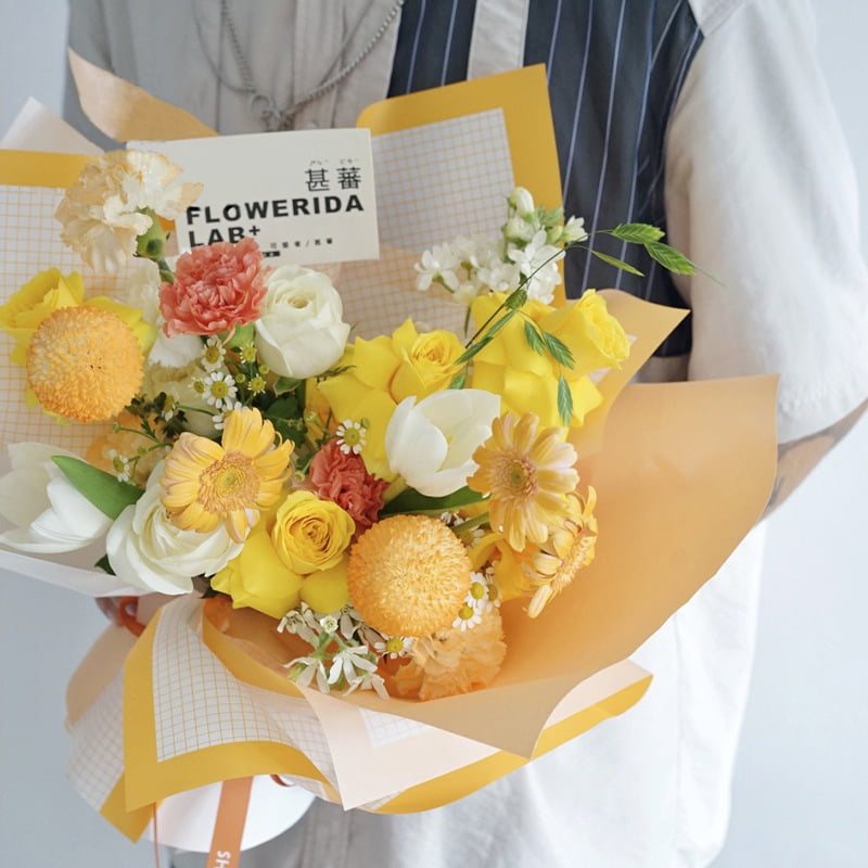 Dubbelsidig pläd iriserande blommigt omslagspapper