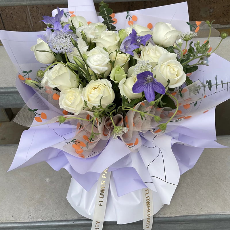 Förtjockat ogenomskinligt blompapper i plast